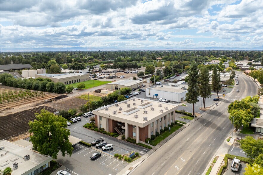 More Photos Of 1036 W Robinhood Dr, Stockton Office For Lease
