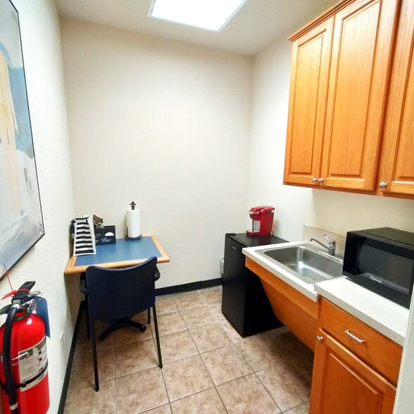 More Photos Of 930 S Bell Blvd, Cedar Park Office Residential For Lease