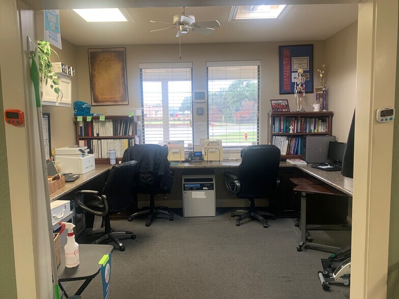 More Photos Of 1411 S Main St, Boerne Office For Lease