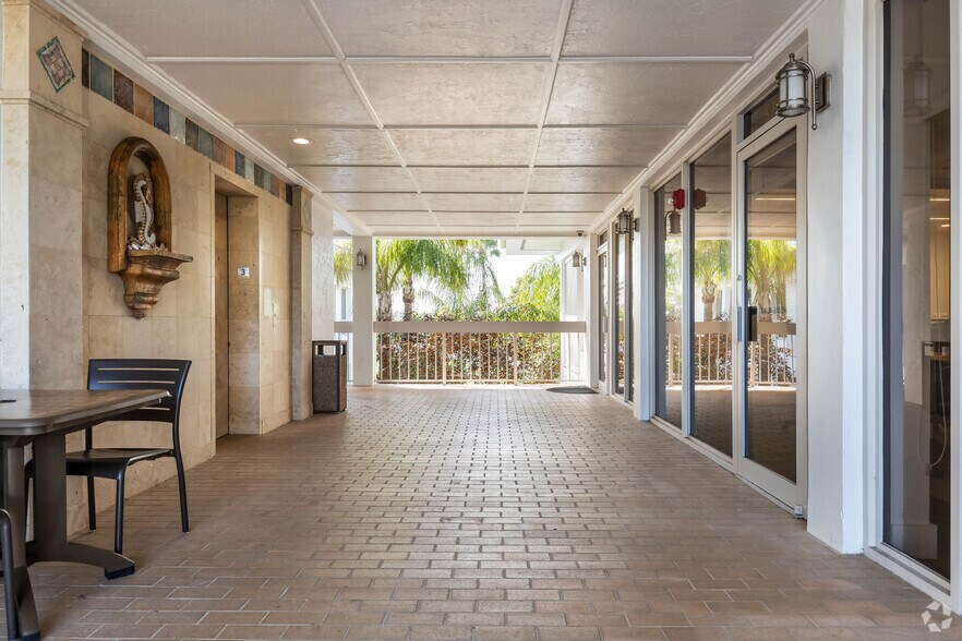 More Photos Of 31 Ocean Reef Dr, Key Largo Office For Sale