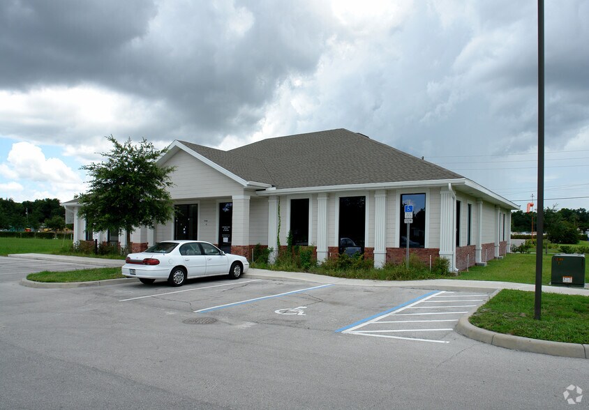 More Photos Of 1708-1718 Lexington Green Ln, Sanford Medical For Sale