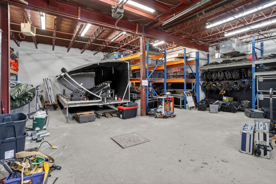 More Photos Of 7475 Boul Saint-Michel, Montréal Freestanding For Sale