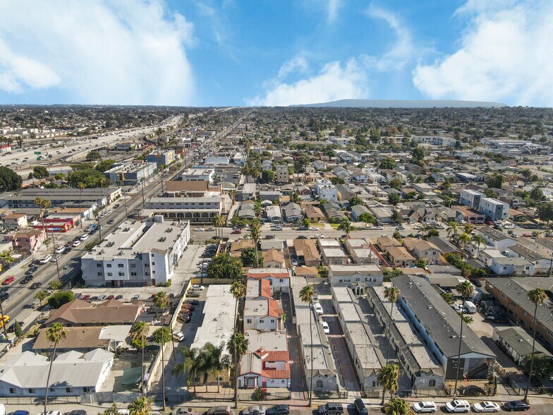 More Photos Of 520 W 82nd St, Los Angeles Apartments For Sale