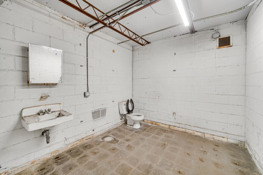 More Photos Of 5010-5050 S State St, Chicago Storefront Retail Office For Lease