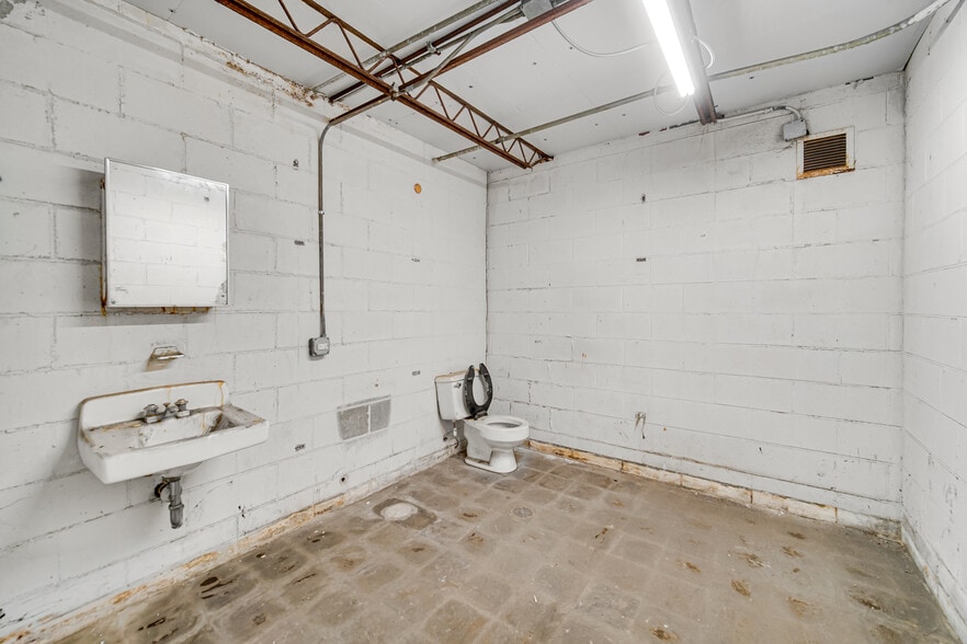 More Photos Of 5050 S State St, Chicago Storefront Retail Office For Lease