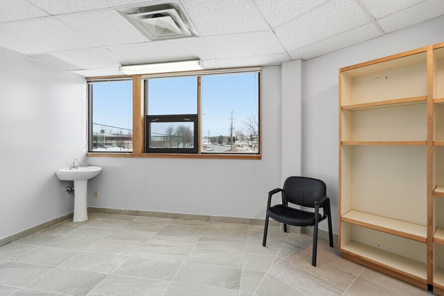 More Photos Of 149 N Murray St, Quinte West Office For Sale