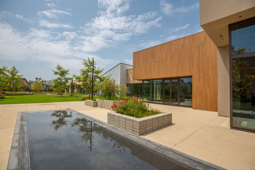 More Photos Of 23465 Civic Center Way, Malibu Unknown For Lease