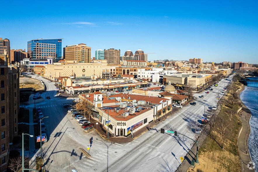 More Photos Of 414-418 Nichols Rd, Kansas City Unknown For Lease