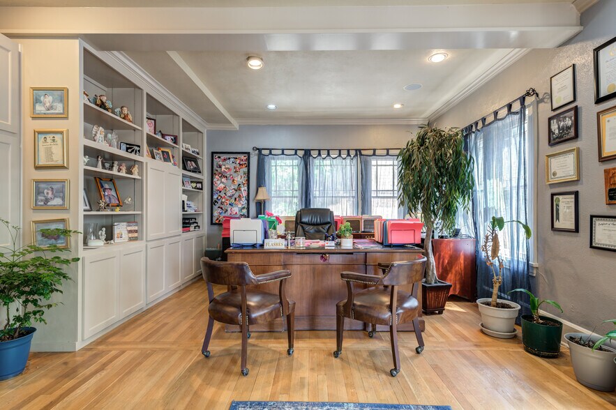 More Photos Of 2124 Broadway St, Lubbock Office For Sale