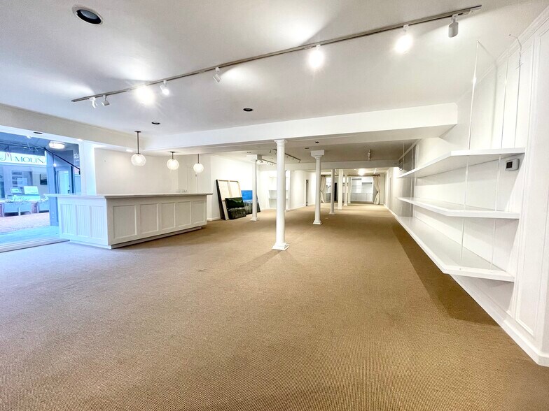 More Photos Of 30 Jobs Ln, Southampton Storefront For Lease