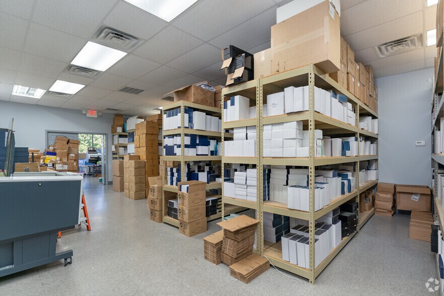 More Photos Of 12462 Natural Bridge Rd, Bridgeton General Retail For Lease