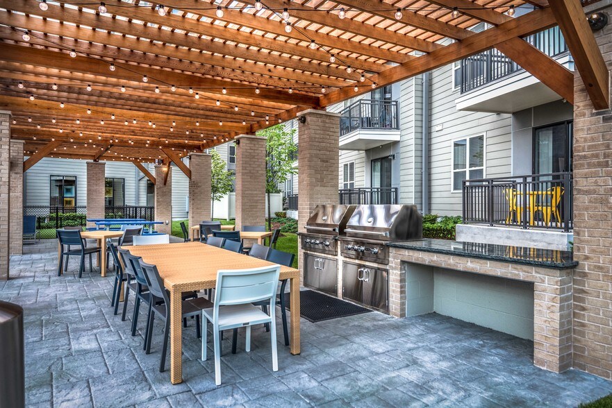 More Photos Of 145 Front St, Worcester Apartments For Lease