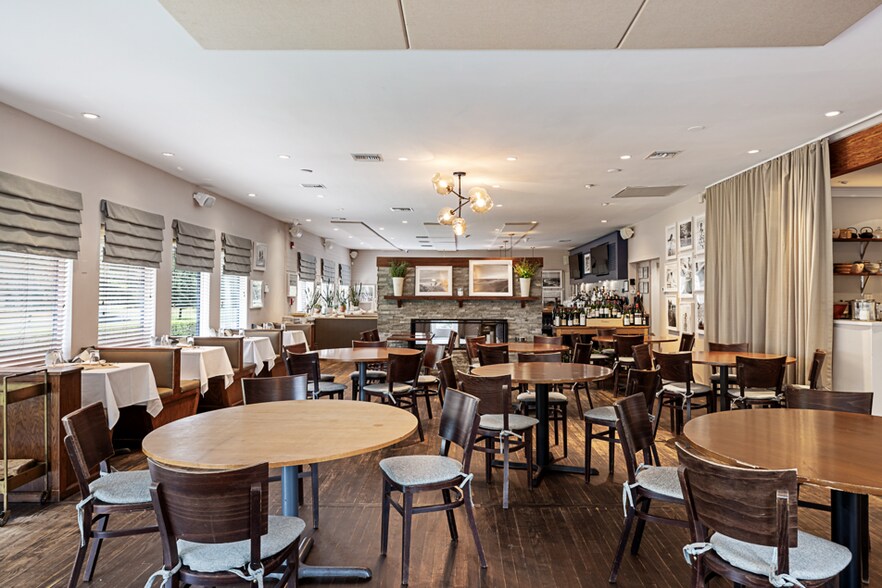 More Photos Of 290 Montauk Hwy, East Hampton Restaurant For Sale