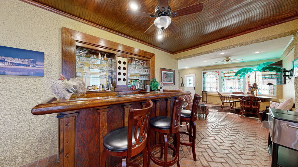 More Photos Of 1400 Sam Houston St, Sweetwater Hospitality For Sale