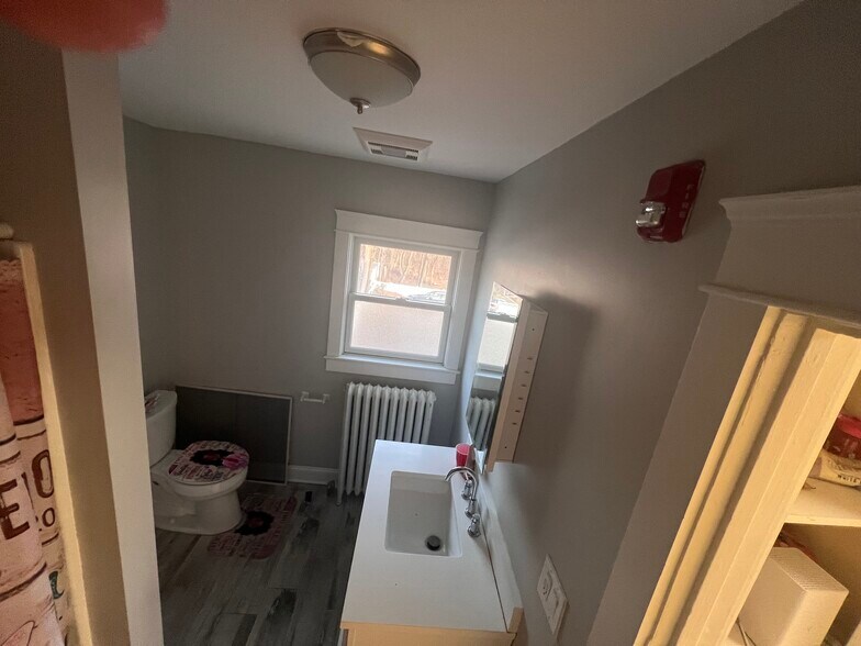 More Photos Of 735 Broad St, Shrewsbury Office Residential For Sale