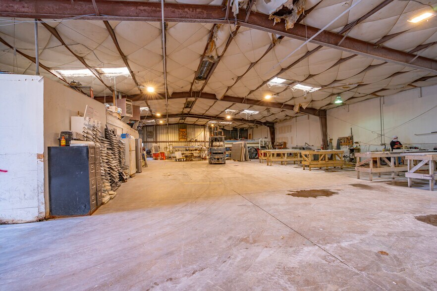 More Photos Of 10582 Spangler Rd, Dallas Manufacturing For Sale