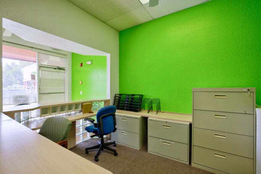 More Photos Of 7118-7170 N Nob Hill Rd, Tamarac General Retail For Lease