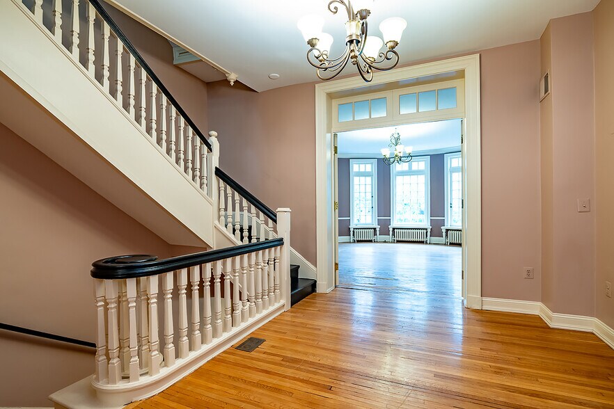 More Photos Of 1715 N St NW, Washington Office For Lease