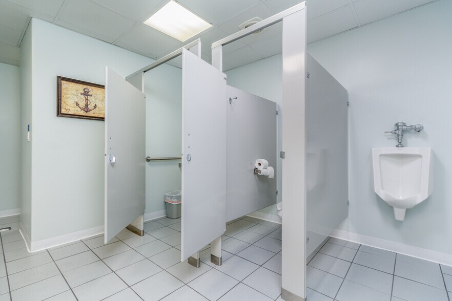 More Photos Of 6550 Pelican Dr, Osage Beach Specialty For Sale