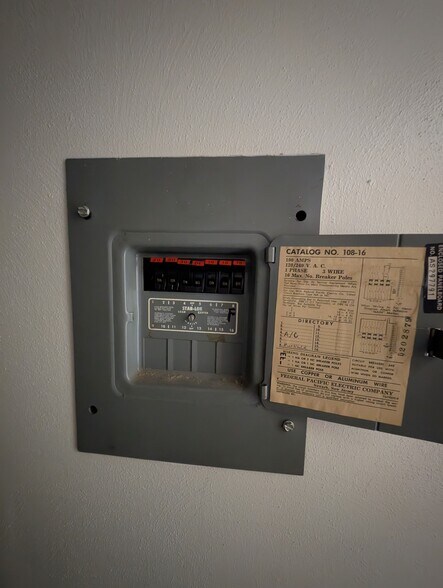 More Photos Of 429 South St, Pekin Apartments For Sale