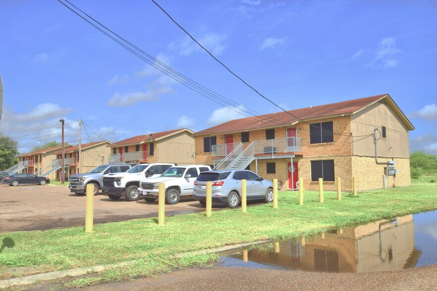 More Photos Of 303-511 E Reagan Rd, Beeville Multifamily For Sale