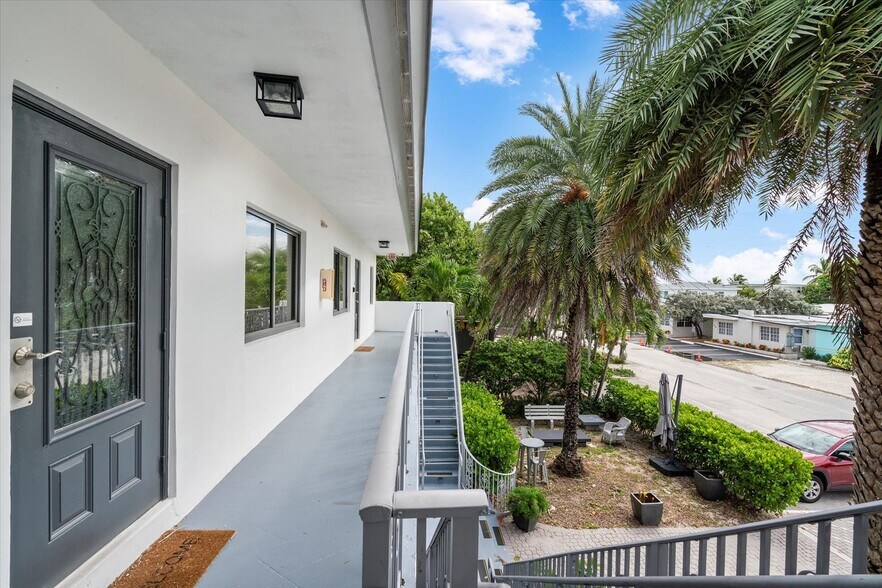 More Photos Of 333 Walnut St, Hollywood Hotel For Sale