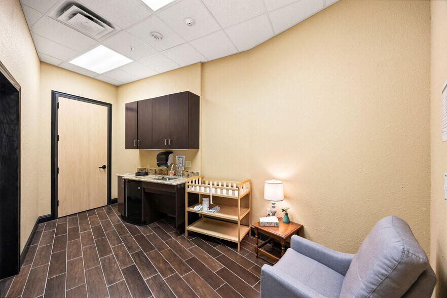 More Photos Of 1507 W Hebron Pky, Carrollton Schools For Sale