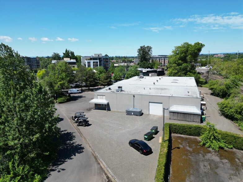 More Photos Of 4670 SW Pacific Ave, Beaverton Warehouse For Lease