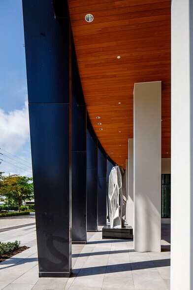 More Photos Of 111 10th St S, Naples Office For Lease