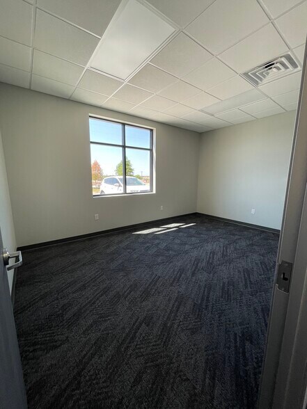 More Photos Of 3115 Chambers St, Venus Flex For Lease