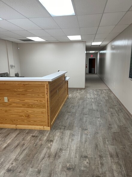 More Photos Of 1911 Mission 66, Vicksburg Medical For Lease