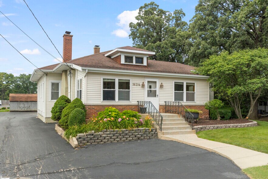More Photos Of 16214 S Lincoln Hwy, Plainfield Office For Sale