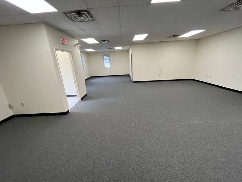 More Photos Of 398-426 Industrial Dr, North Wales Unknown For Lease