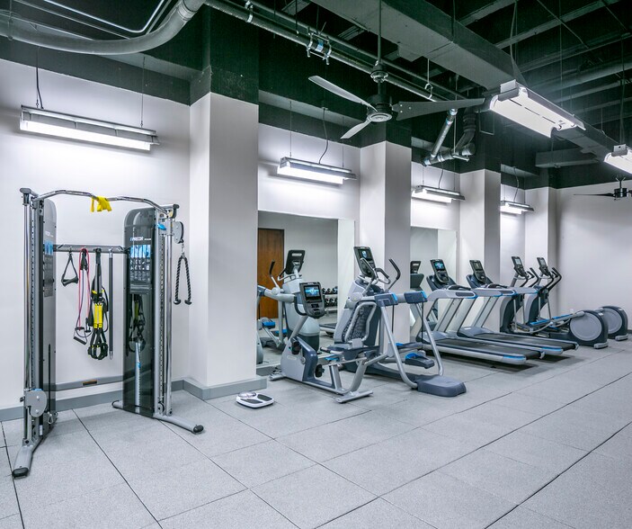 More Photos Of 2000 West Loop S, Houston Office For Lease