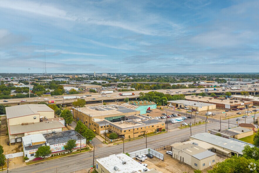 More Photos Of 1808 S Good Latimer Expy, Dallas Office For Lease