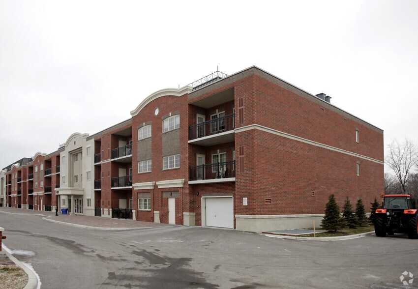 More Photos Of 9431-9471 Jane St, Vaughan Apartments For Lease