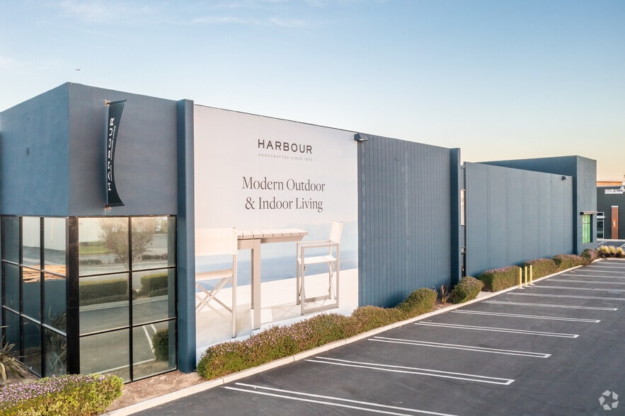 More Photos Of 18060 Euclid St, Fountain Valley Showroom For Sale