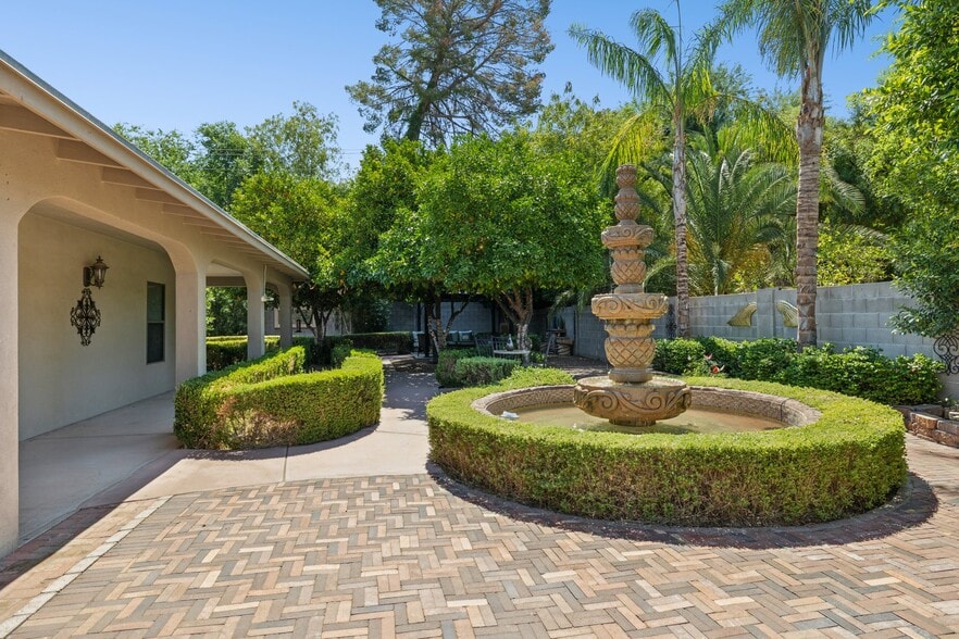 More Photos Of 3827 E Oak St, Phoenix Assisted Living For Sale