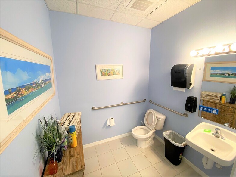 More Photos Of 515 E 27th St, Bradenton Office For Sale