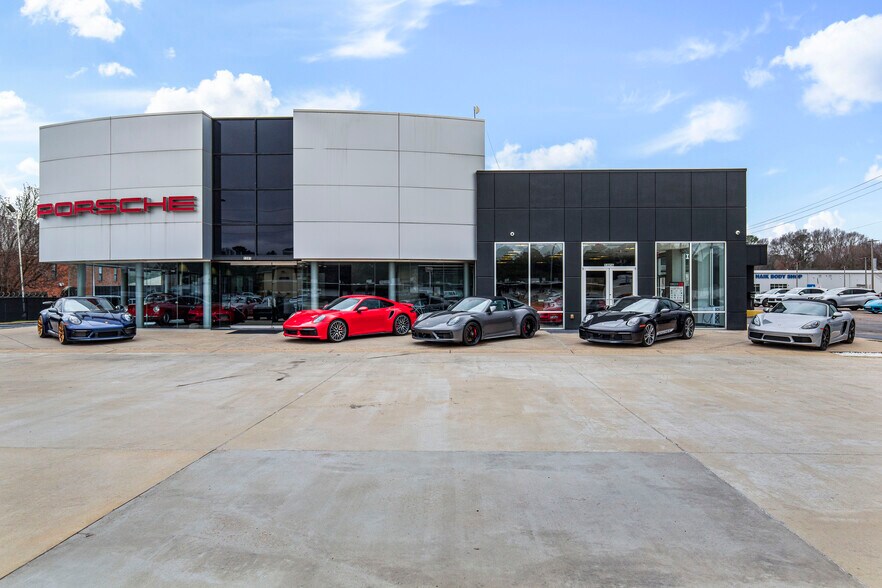 More Photos Of 5385 N I 55 St, Jackson Auto Dealership For Sale