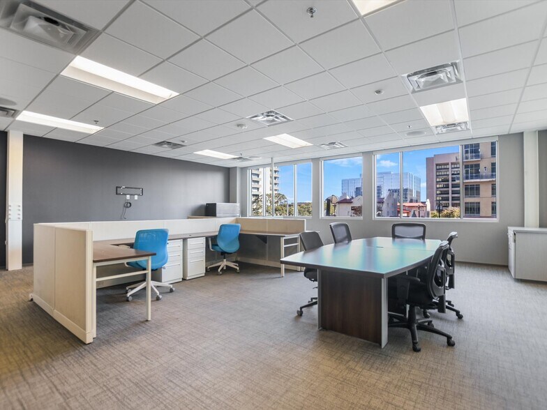 More Photos Of 1705 Guadalupe St, Austin Office For Sale
