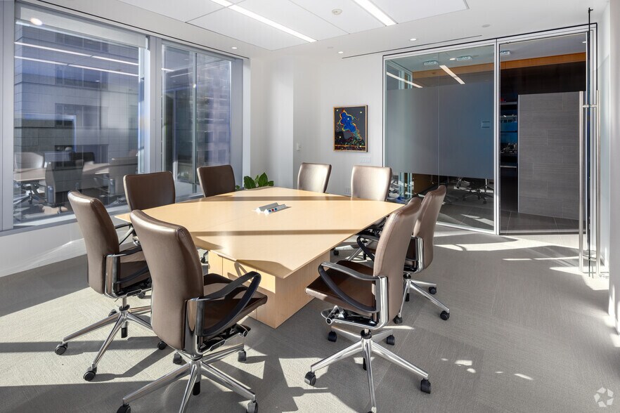 More Photos Of 333 Bay St, Toronto Office For Sale