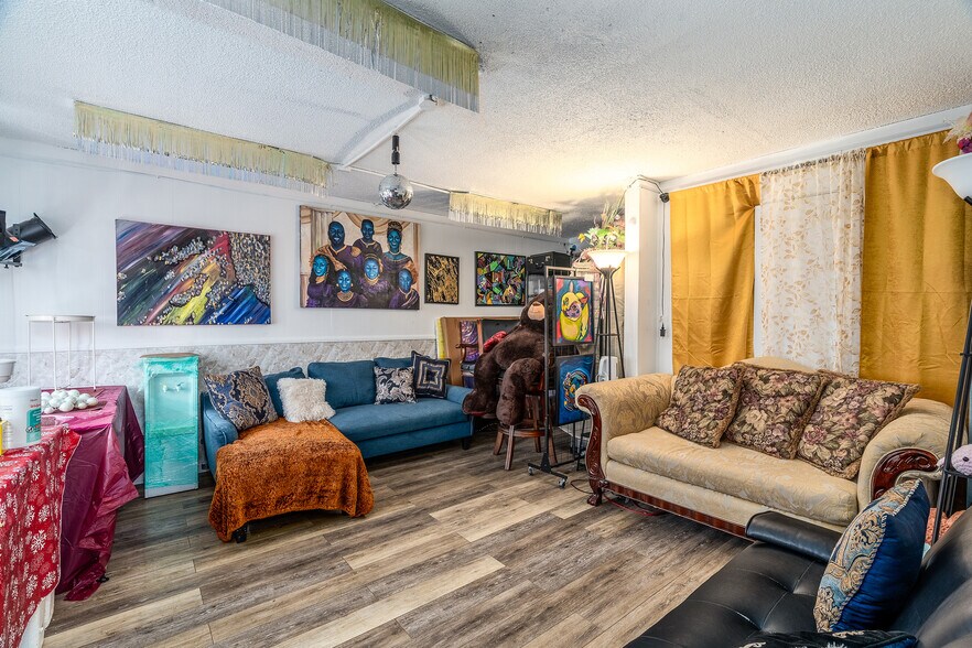 More Photos Of 828 E Main St, Carbondale General Retail For Sale