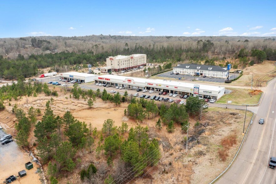 More Photos Of 1550 Jameson Dr, Grenada General Retail For Lease