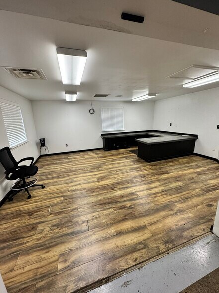 More Photos Of 9474 Lapeer Rd, Davison Freestanding For Lease
