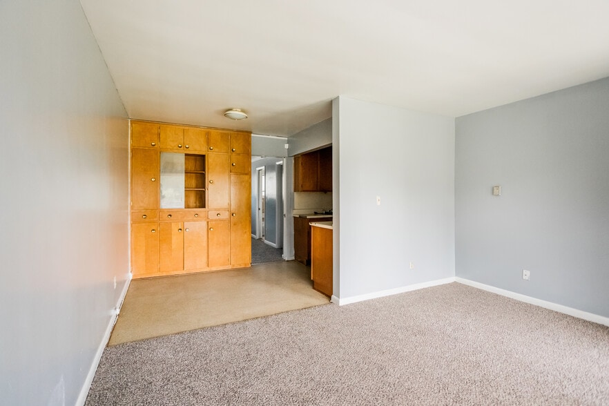 More Photos Of 9441 Queen St, Detroit Multifamily For Sale