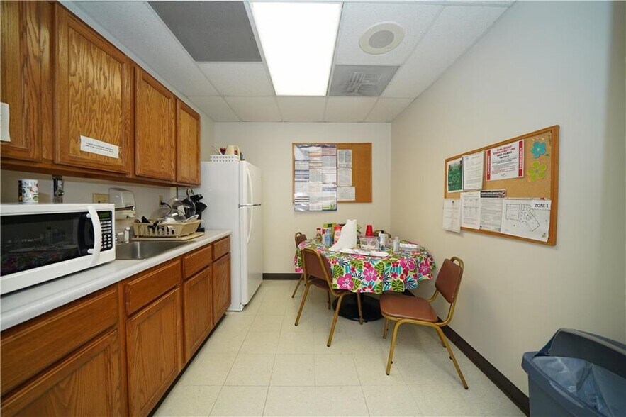 More Photos Of 226 Colonial Dr, Horseheads Office For Sale