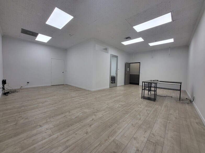 More Photos Of 4711 Oakwood Ave, Los Angeles Office For Lease