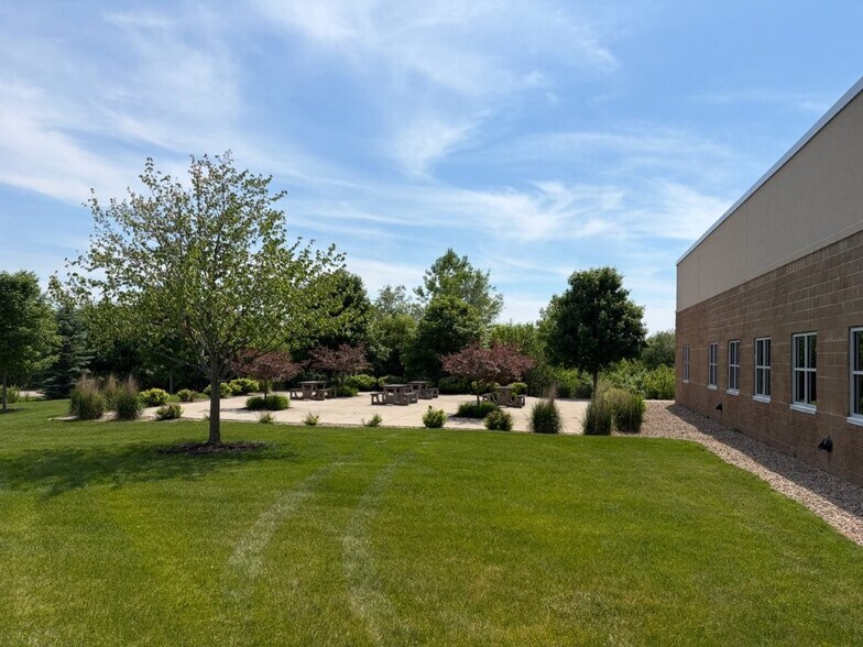 More Photos Of 20890 Kenbridge Ct, Lakeville Research And Development For Lease