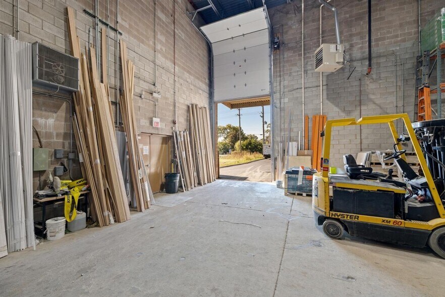 More Photos Of 13412 W 159th St, Homer Glen Showroom For Sale